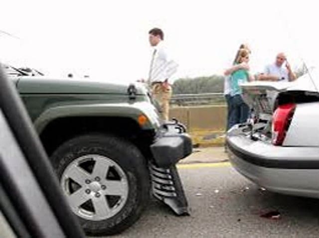 Todo lo que hay que saber sobre la culpa en colisiones por alcance cuando la persona del coche de atrás ha bebido una copa